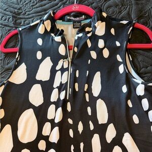 Simplicity Black and White Patterned Zip-Up Top